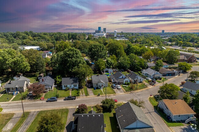 Melrose-Oakpark residents live just 5 minutes from Downtown Lexington.