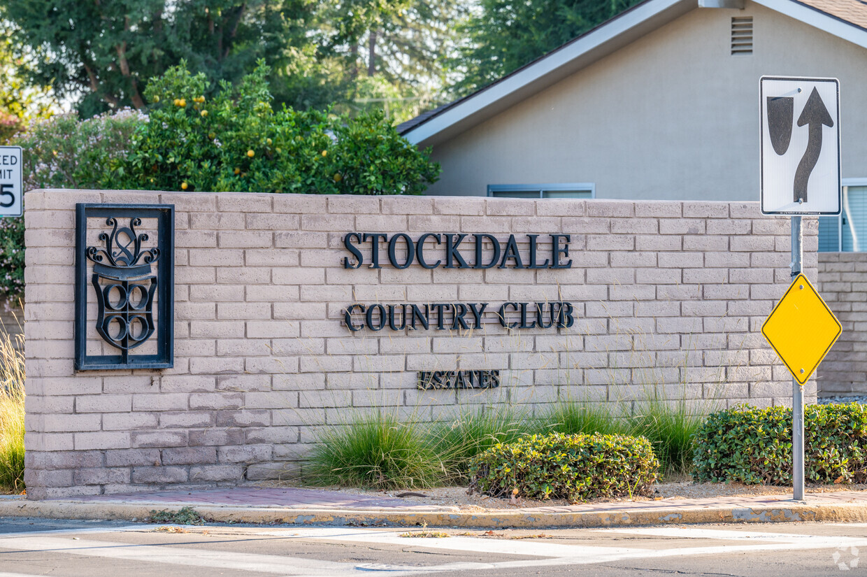 About Stockdale Country Club | Schools, Demographics, Things to Do -  Homes.com