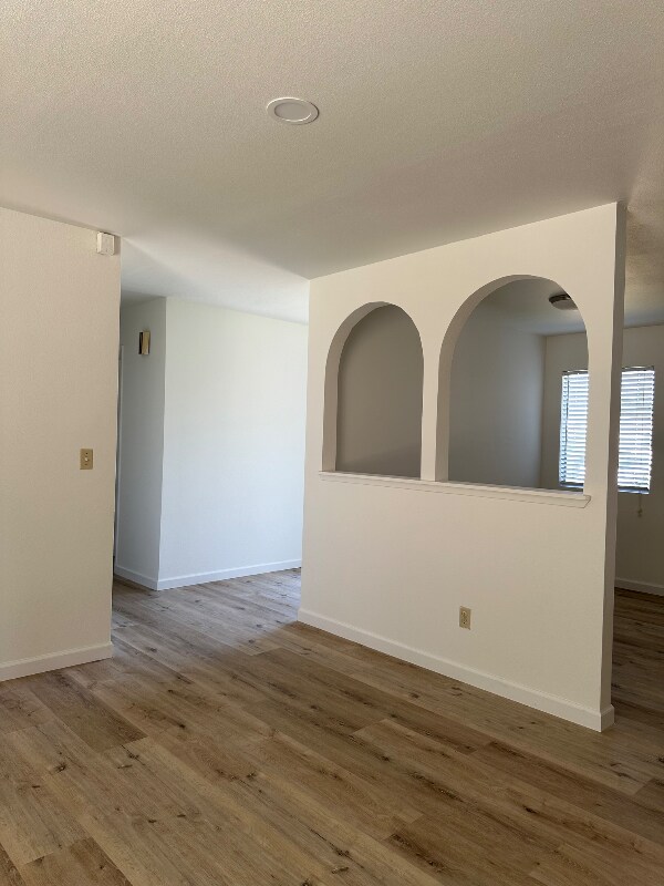 1038 S Kent Ct, Visalia, CA 93277 - photo 3