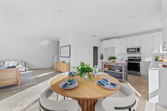 9423 1/2 Sepulveda Blvd unit 1, North Hills, CA 91343 - photo 2