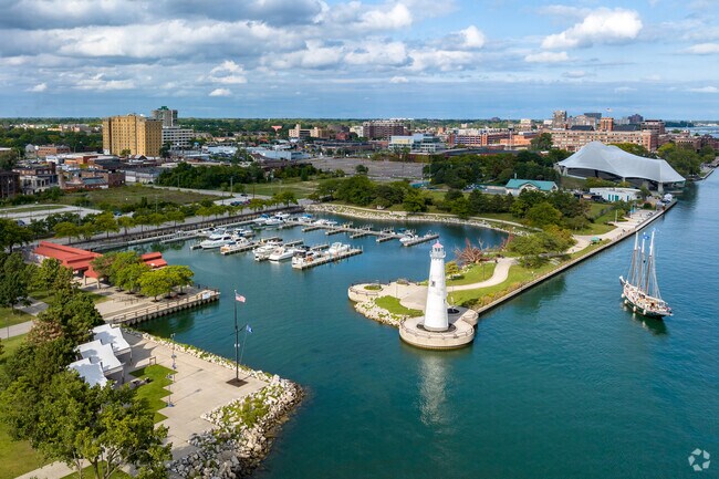 The nearby 30th Harbor Park provides views of the Detroit River and city skyline.