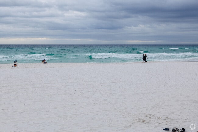 The beachs at June White Decker Park are clean and family friendly in Destin.