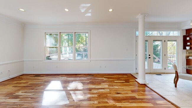 4 Yellow Plum Ct, Rockville, MD 20850 - photo 2