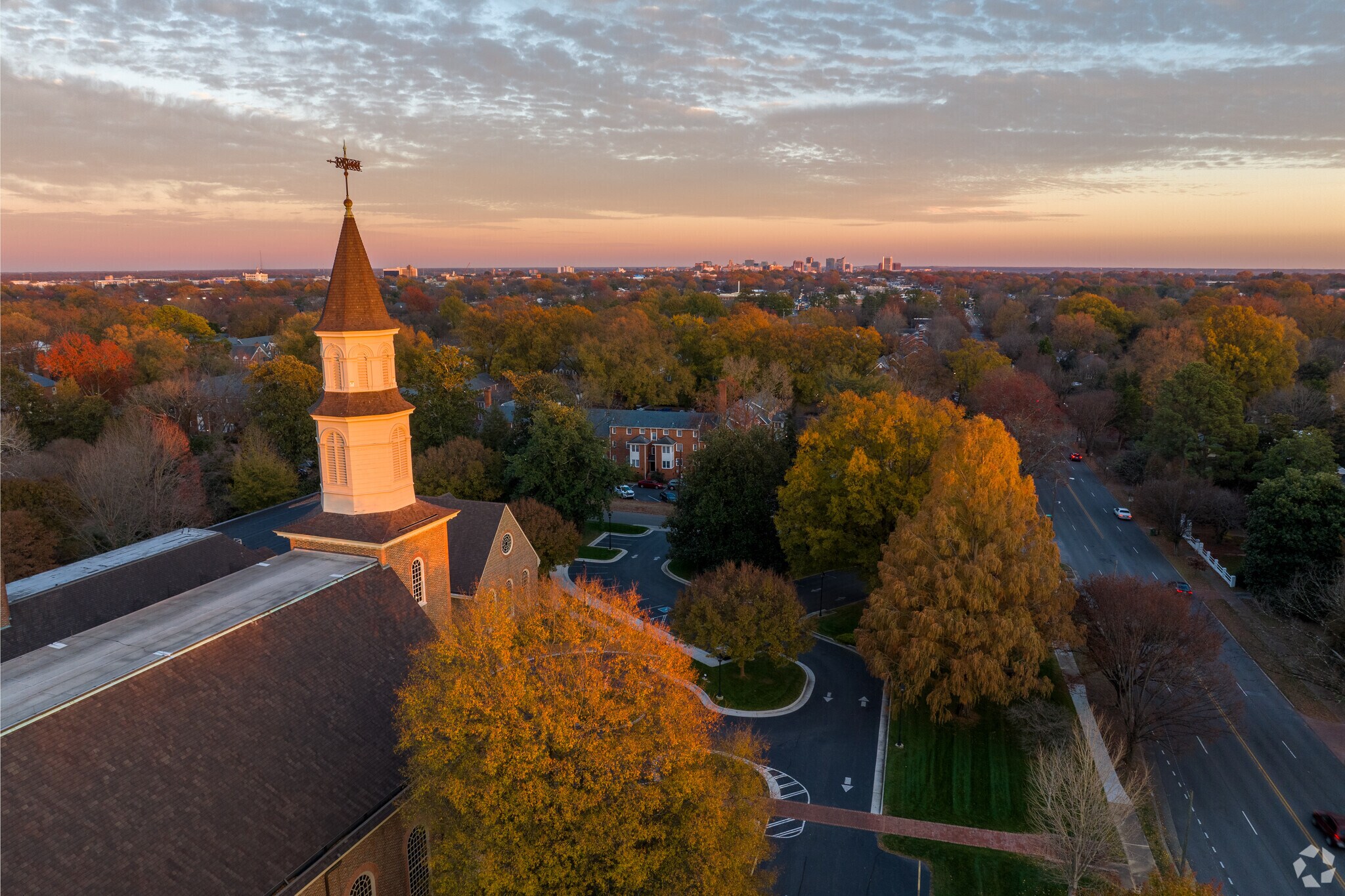 Mary Munford is conveniently located 15 minutes from downtown Richmond.