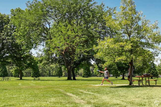 You can find acres of green space for disc golf and picnics in Veterans Park.