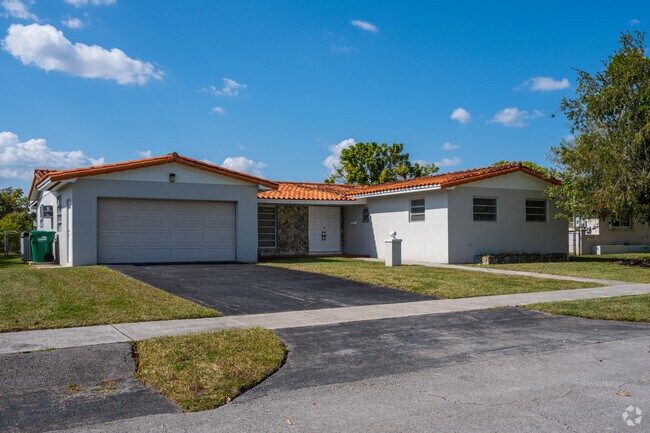 Terracotta roofs are a common feature in Kendale Lakes West homes.