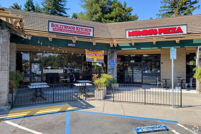 Many dining options are available throughout Healdsburg.