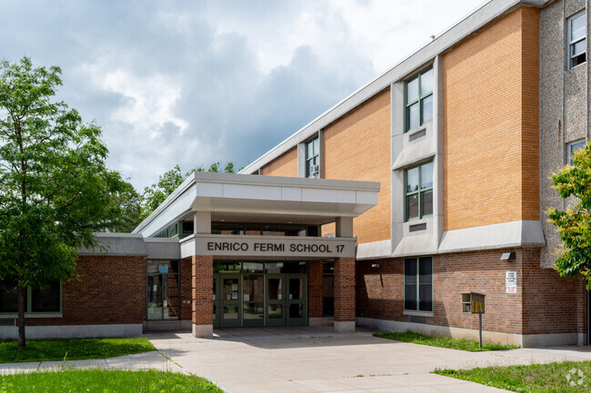 Enrico Fermi School No. 17 has a student-teacher ratio of 13 to 1.