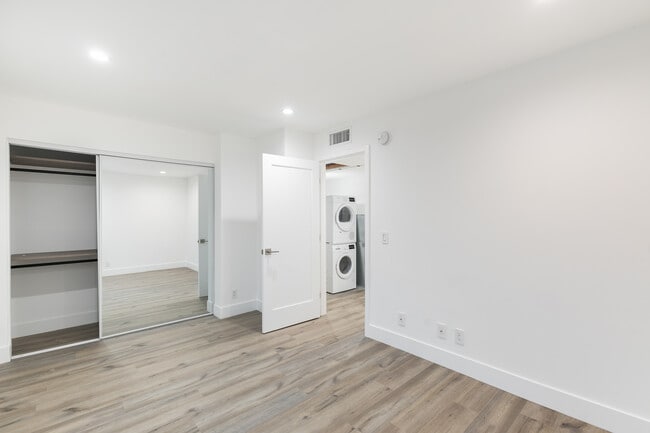 Experience Modern Living: Renovated 1 & 2 Bedroom Homes in Prime Culver City!, Los Angeles, CA 90034 - photo 7