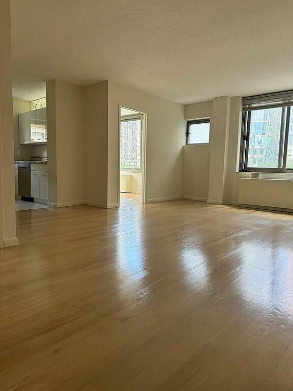 2 S End Ave Unit 4/I, New York, NY 10280