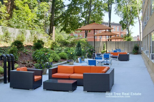 1440 Beacon St unit 106, Brookline, MA 02446 - photo 2