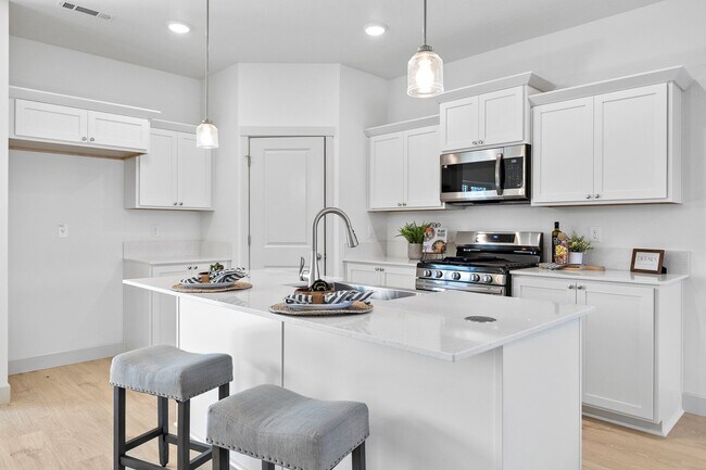 894 NE Laurel Springs Dr, Hermiston, OR 97838 - photo 4