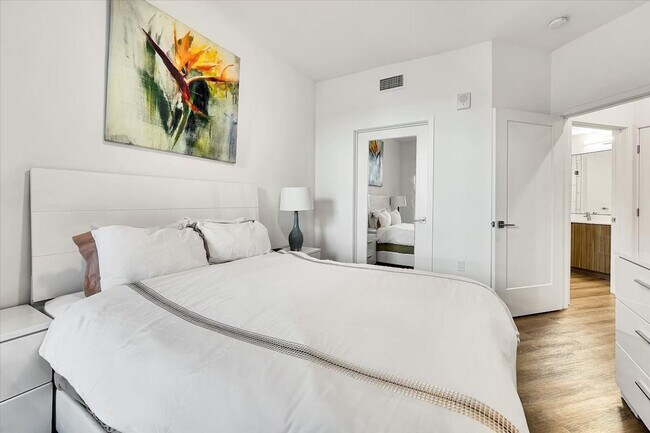 593 Camino de la Reina unit ID1287538P, San Diego, CA 92108 - photo 7