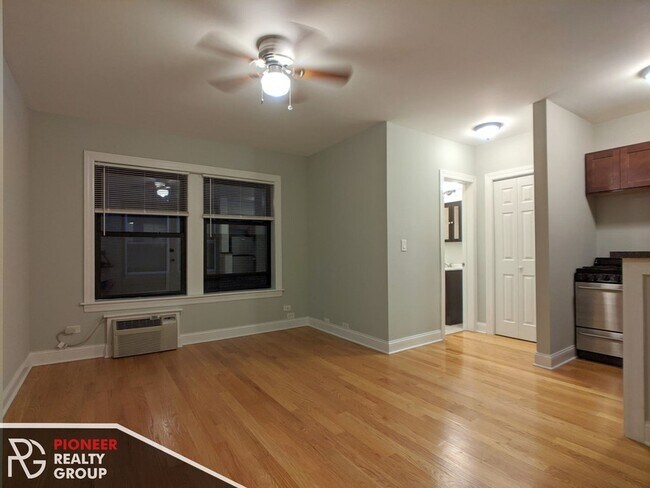 835 W Wolfram St unit 3, Chicago, IL 60657 - photo 2