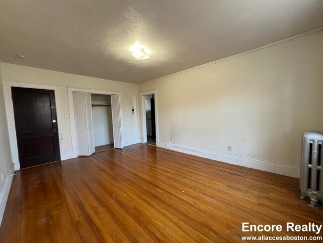 155 Summer St unit 3R, Somerville, MA 02143 - photo 2