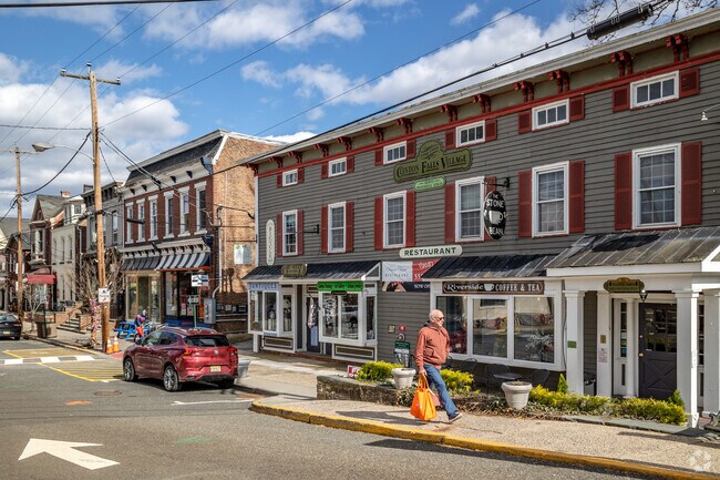 Union Township residents visit Clinton’s downtown for diverse shopping and dining options.