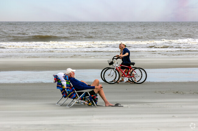 The Windmill Harbour neighborhood is only 15 minutes away from the beaches on Hilton Head.