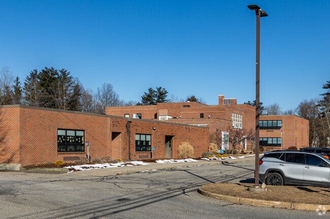 Brimfield Elementary School receives an overall score of A- from Niche.