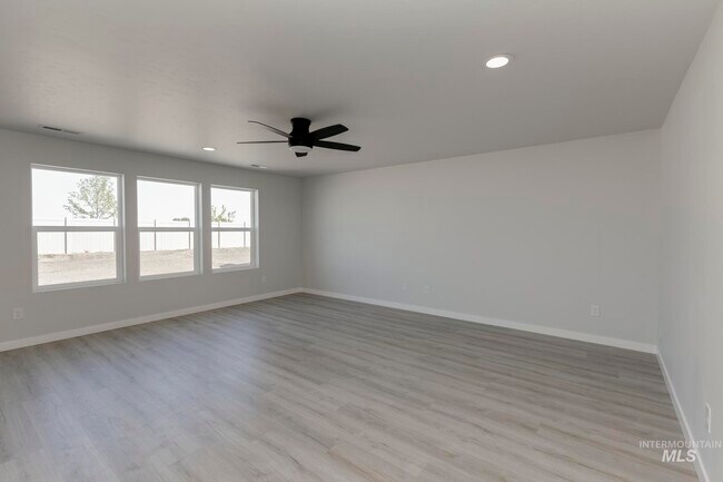 3895 E Jamestown Dr, Nampa, ID 83686 - photo 2