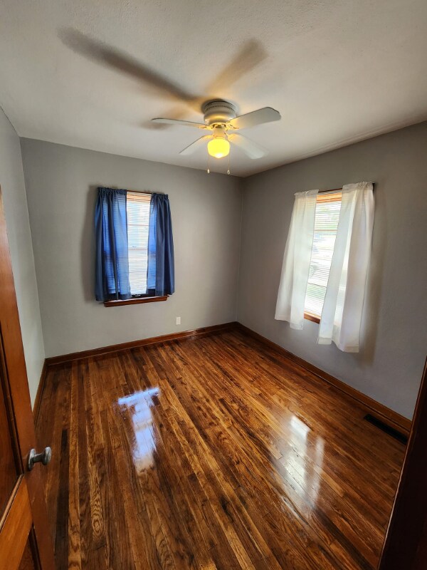 1450 30th St NE, Cedar Rapids, IA 52402 - photo 4