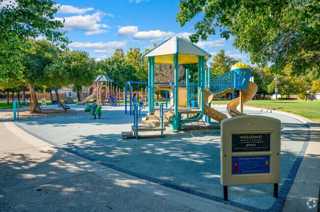 Knoll park located in Country Hills.