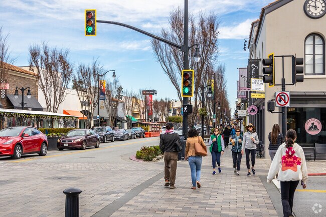 Burlingame Gardens is close to the main commercial strip on Burlingame Ave.