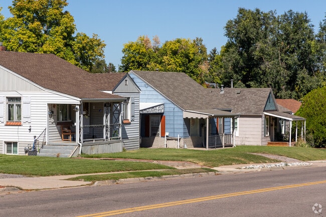 Arapahoe Acres homes are mostly older construction.