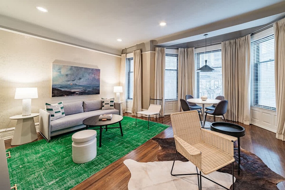 68 E Cedar St unit ID1360105P, Chicago, IL 60611 - photo 1