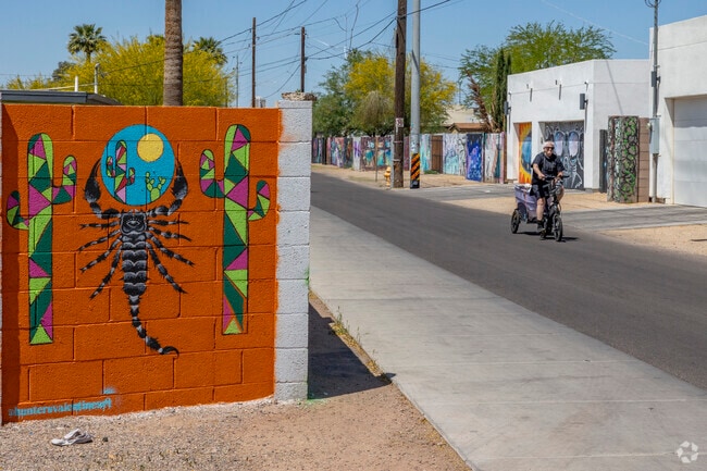 Oak Street Murals in Coronado is an alley that hosts many murals painted by local artists.