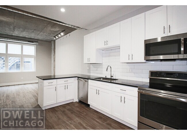 3801 N Broadway St unit 2, Chicago, IL 60613 - photo 7