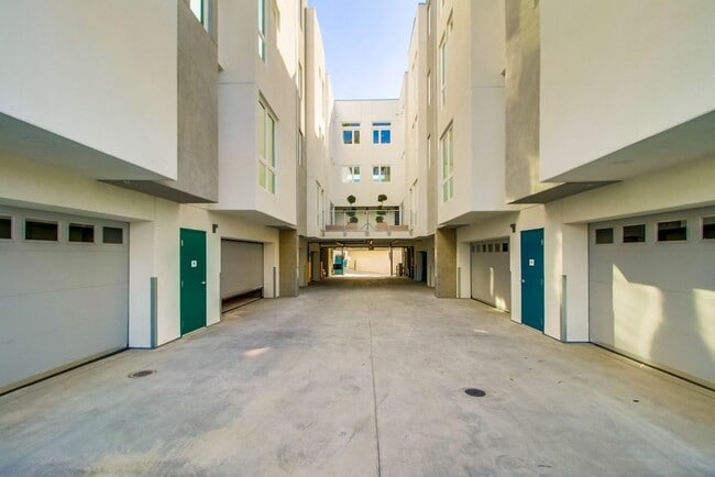 The Evelyn Townhomes: Luxe Living in the Heart of North Park’s Trendy Vibe, San Diego, CA 92104 - photo 7