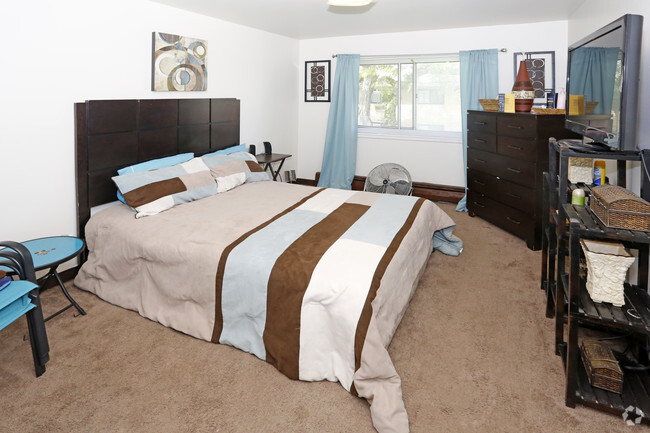 2BR,1BA,852SF - The Maple