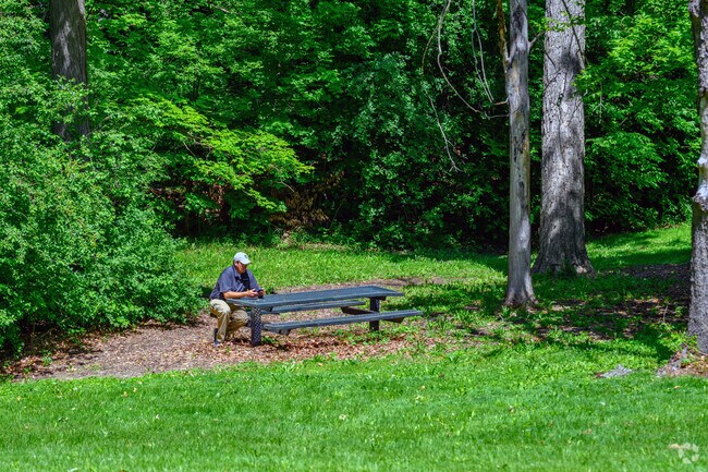 Windemere Park is a quiet, neighborhood park, located in Edgemont Park.