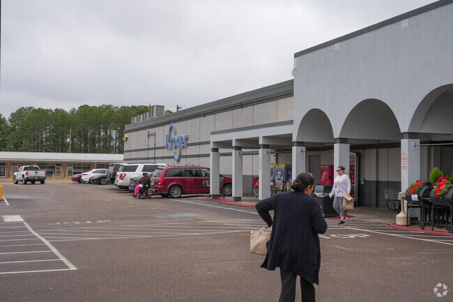 Kroger is a primary grocery store in Pearl, MS, serving the community's shopping needs.
