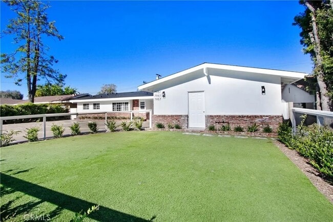 7951 Maestro Ave unit ADU FOR RENT, Canoga Park, CA 91304 - photo 2