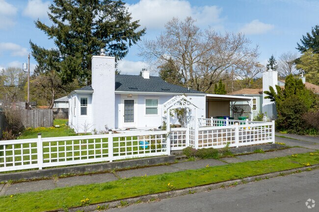 Various style such as ranch homes are found in Powellhurst-Gilbert.