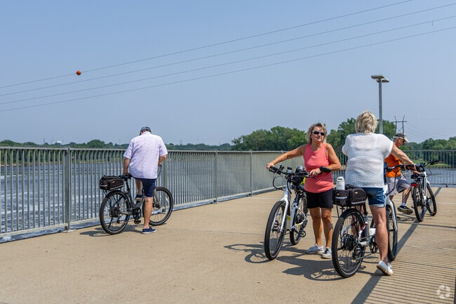 Oak Grove residents have access to scenic biking paths throughout the neighborhood.