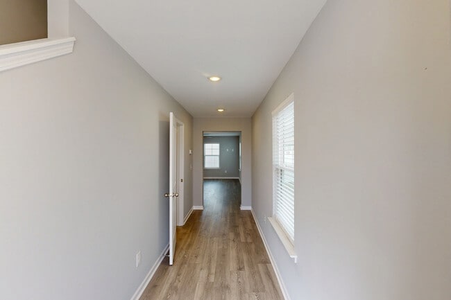 402 Interstate Dr unit 38555933, Manchester, TN 37355 - photo 2