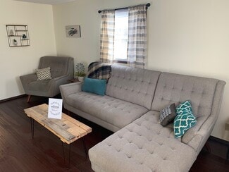 617 4th St Unit 3, Charleston, IL 61920