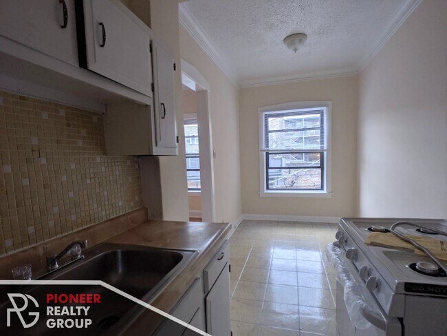 2234 W Wilson Ave unit 211, Chicago, IL 60625 - photo 7