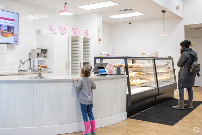 Sprinkles Donuts, Interior