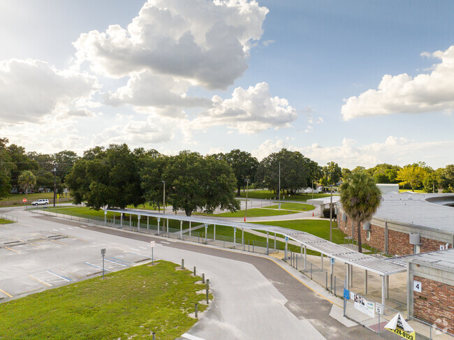 The student-to-teacher ratio of Mintz Elementary School is 15 to 1.
