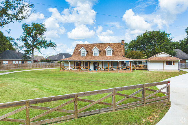 Some might find Prairie-Style homes in the Camelia Neighborhood.