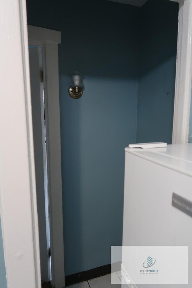 2617 W Gunnison St unit 2625-2W, Chicago, IL 60625 - photo 3