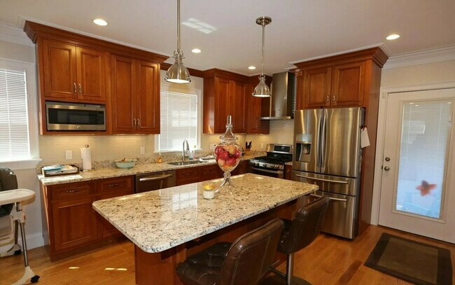 7 Acron Rd unit 1, Brookline, MA 02445 - photo 2