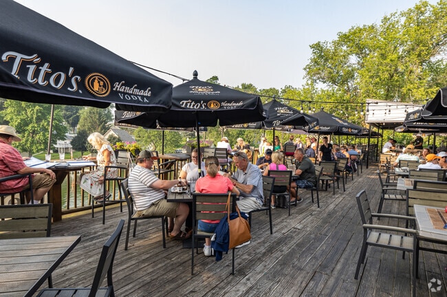 Have a delicious al fresco meal at Smoke on the Water near Oconomowoc Lake.