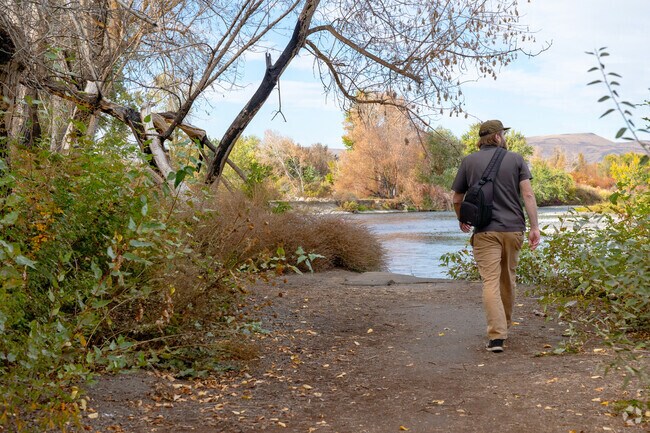 Yakima Greenway spans 20 miles for biking and walking near Gleed.