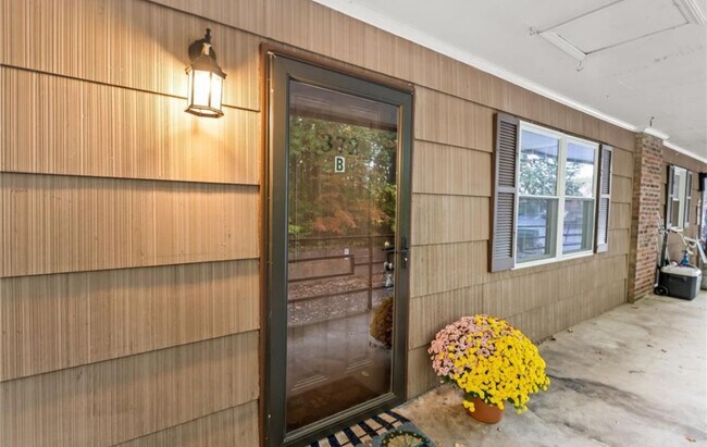 372 S Cherry St unit B, Kernersville, NC 27284 - photo 2