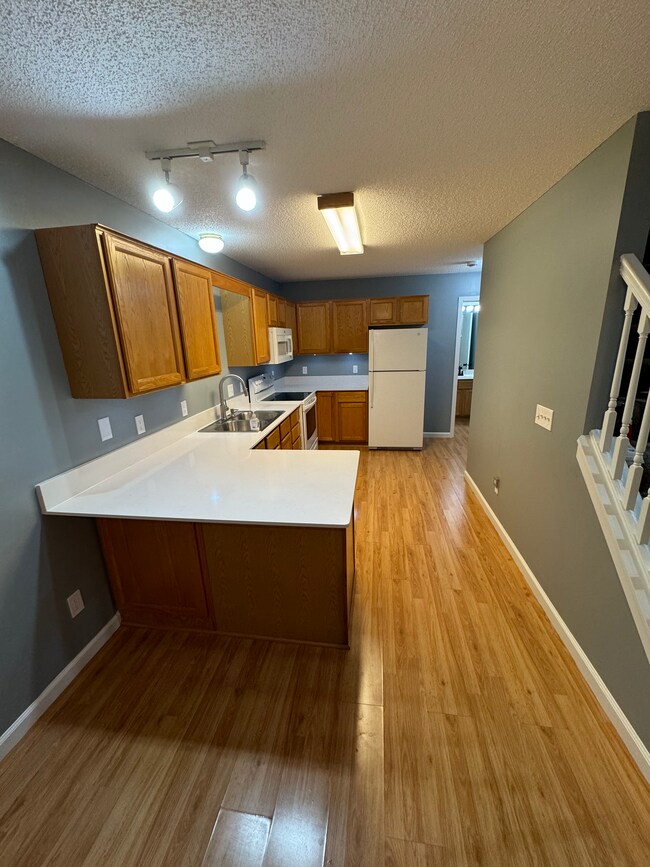 7078 48th St N, Saint Paul, MN 55128 - photo 5