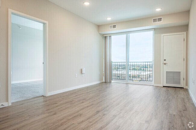 1BR, 1BA - 701SF - Living Room